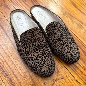 Cute lil cheetah print flats